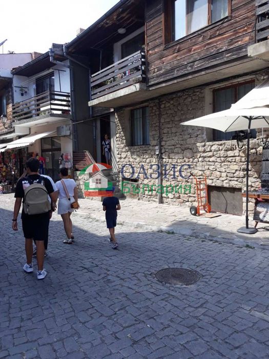 Половината от двуетажна къща в Стария град на Несебър,188 кв. м + двор