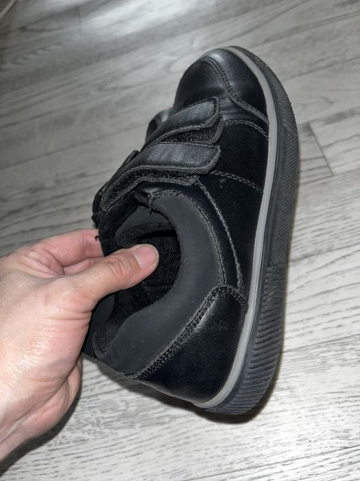 Продам туфли ботинки для мальчиков