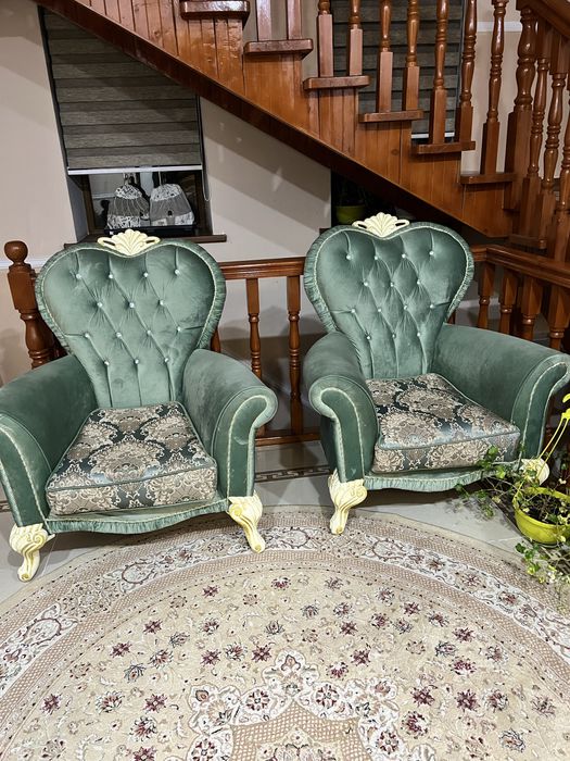 Диван с двумя креслами