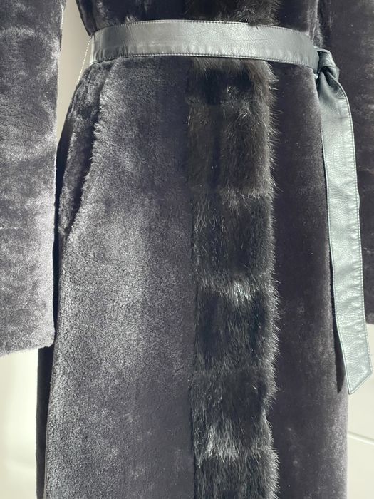 Мутон черный шуба белый