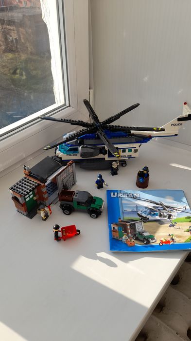Конструктор лего б/у полицейский верталёт.цена 3500 тенге