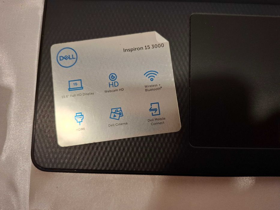 Лаптоп DELL Inspiron 15 3000