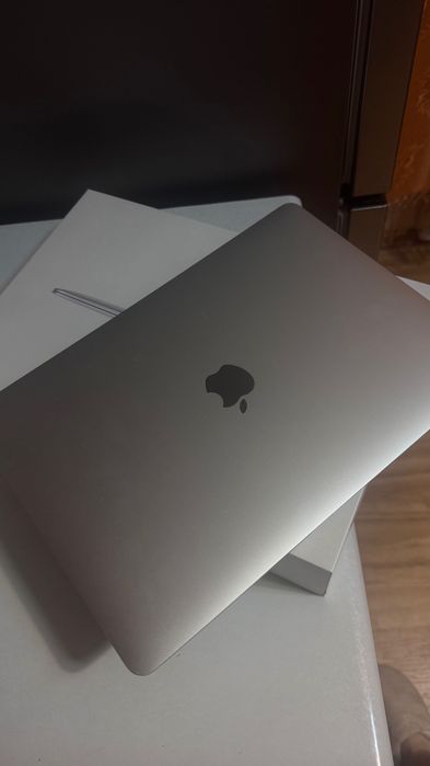 Macbook air 2020 13 silver M1 7 core/8/MacOS/256