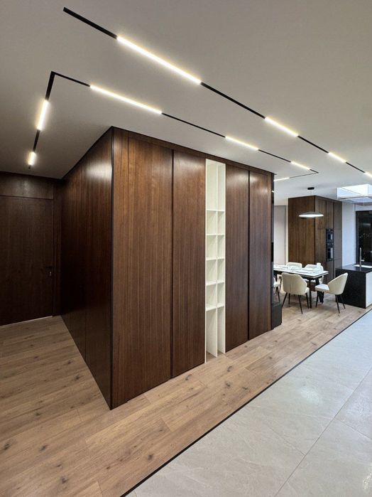 Uzbegim Продается 3 комнатная квартира ремонт ул.Бобура Аэропорт