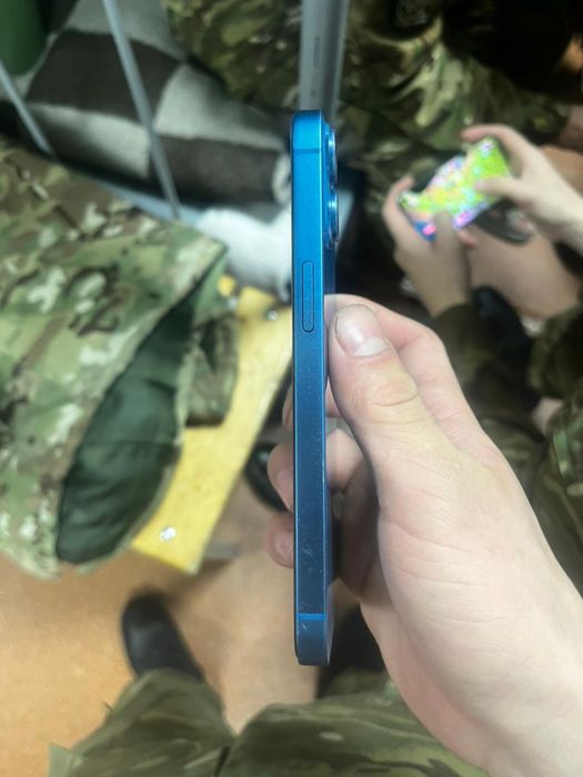 IPhone 13 с гарантиям 128 гб