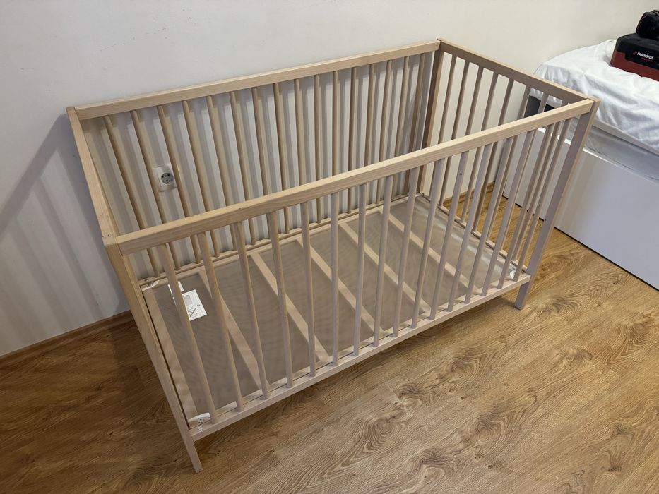 Бебешко креватче, плюс матрак и калъф