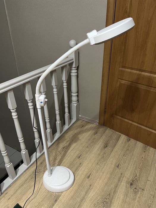 Лампа-лупа косметологическая