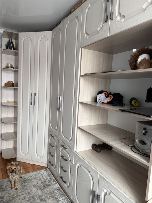 Продаю стенку спальню