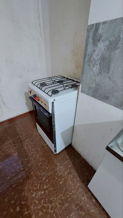 Продаётся газ  плита срочно!