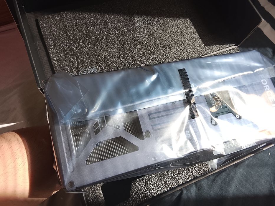 Видеокарта Asus Tuf 5070 Hова