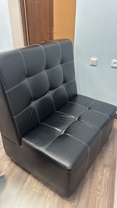 Готовые диван для кафе