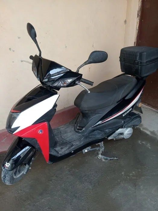 Скутер бензинли. Хужжатлари бор.