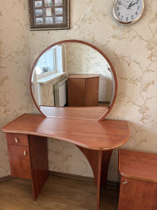 Продам спальный гарнитур