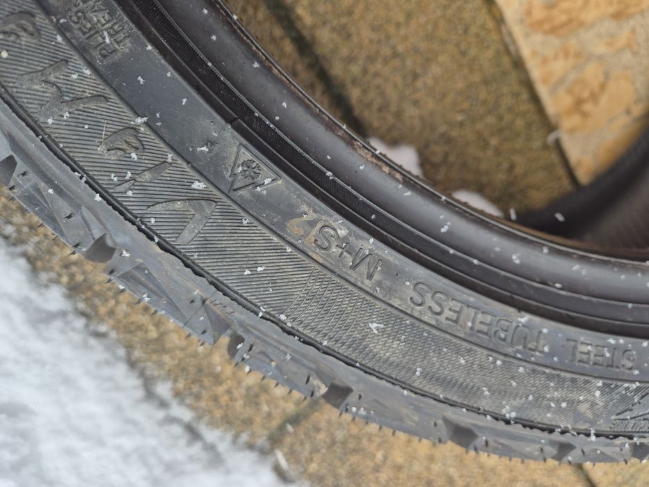 Vând cauciucuri 225/40/18 M+S 2 buc noi nouțe imp Germania