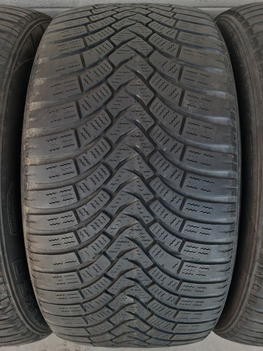 Зимни гуми 4 броя FALKEN EuroWinter HS01 255 40 R18