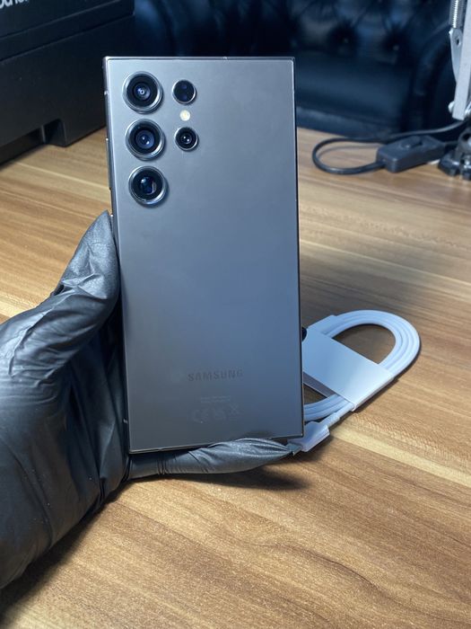 Samsung Galaxy s24 ultra • 256 GB • Titanium Black
