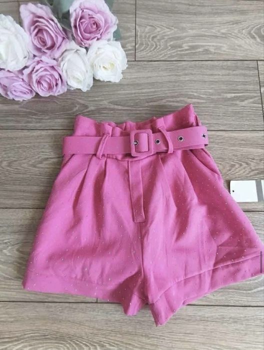 Дамски розови къси панталонки с камъчета