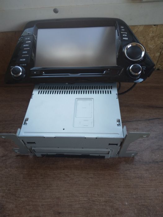 Продам экран от автомобиля Jac S5