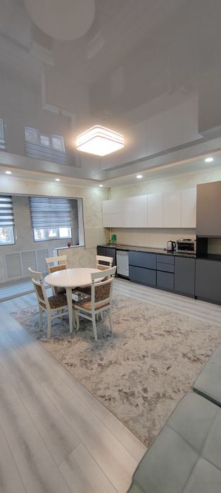 Продаётся 2 комнатная Ойбек с мебелью и техникой