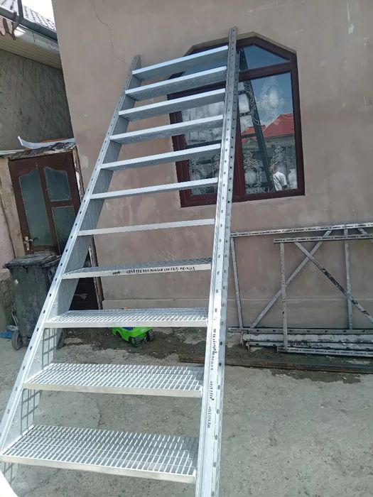 Scări metalice zincate și  grătare