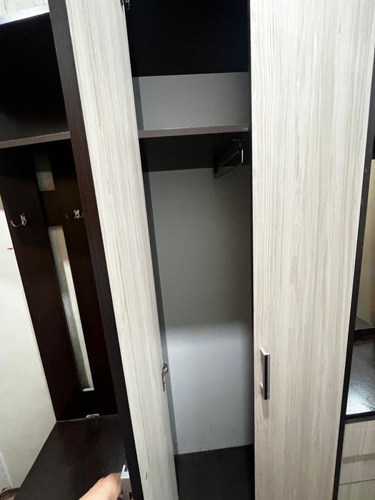 Продам прихожую  хорошую