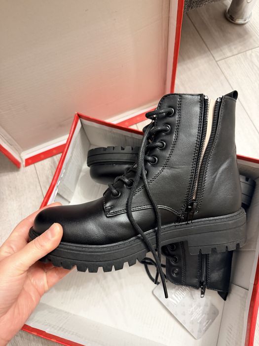 Ghete fete nr 34 noi cu eticheta