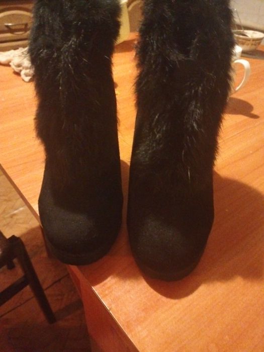 Продам сапоги зимние одевали один раз не подошли по 7000 тысячь