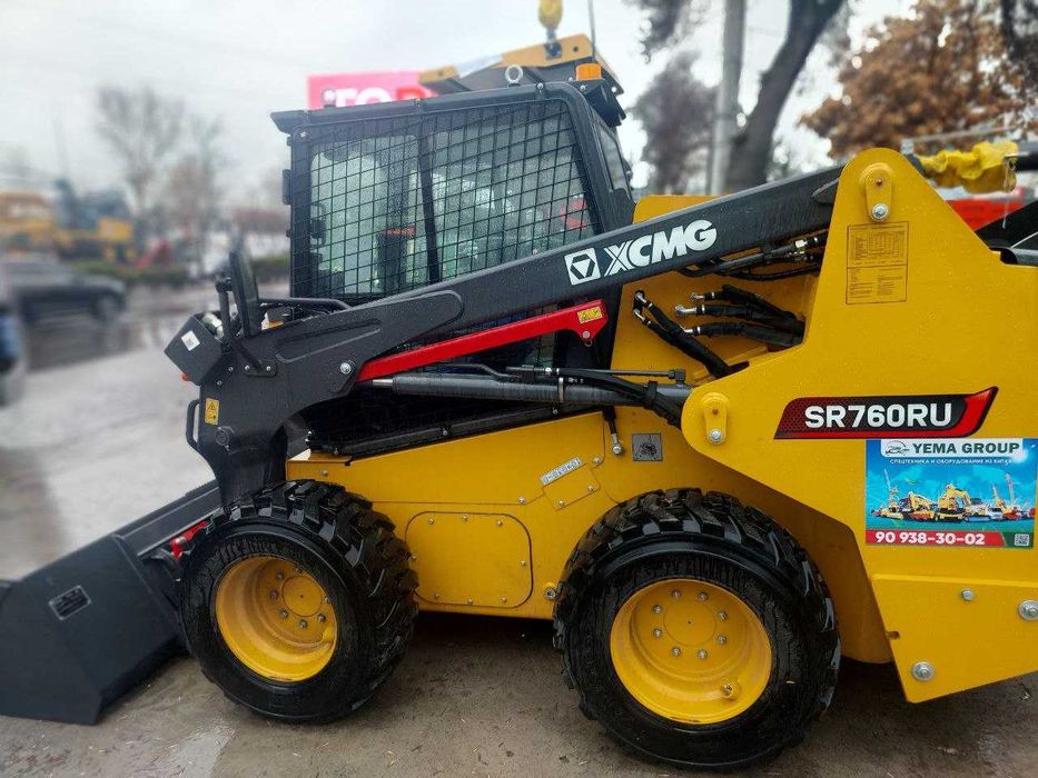 XCMG XC740K малогабаритный мини-погрузчик с бортовым поворотом.