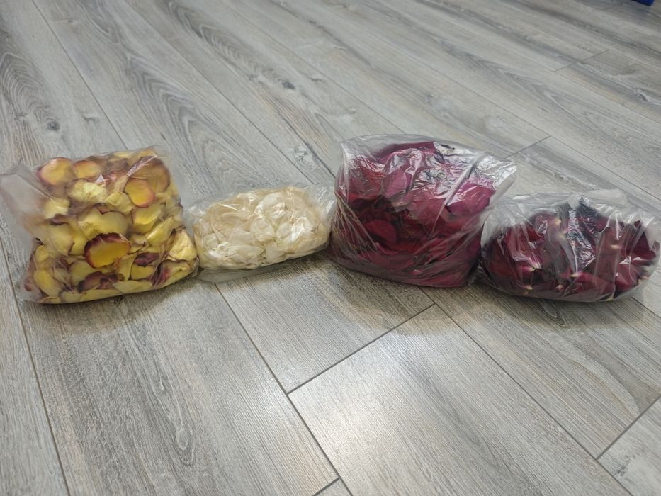 Лепестки роз для украшения