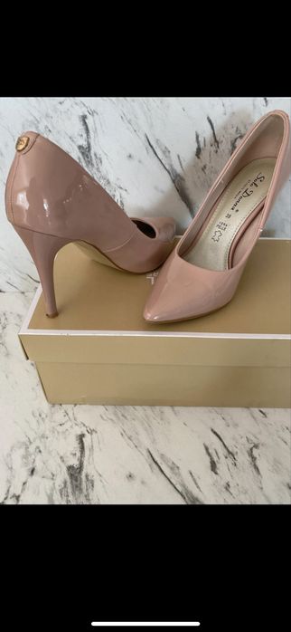 Pantofi cu toc marime 38 imitatie piele lacuita