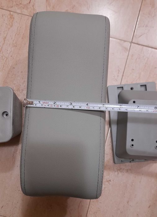 Подлакътник универсален нов Дайхатсу Териос само 15евро