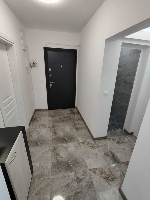 Дава под наем луксозен 3-стаен апартамент