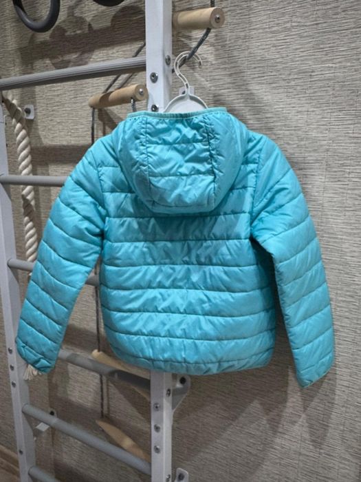 Ветровка, куртка, шубка на девочку