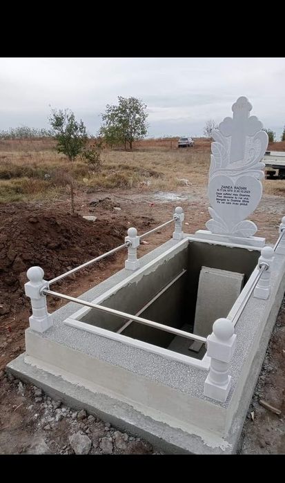 Monumente funerare la comanda clientului