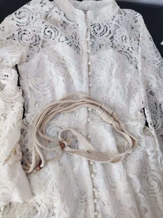 Дантелена рокля в цвят екрю