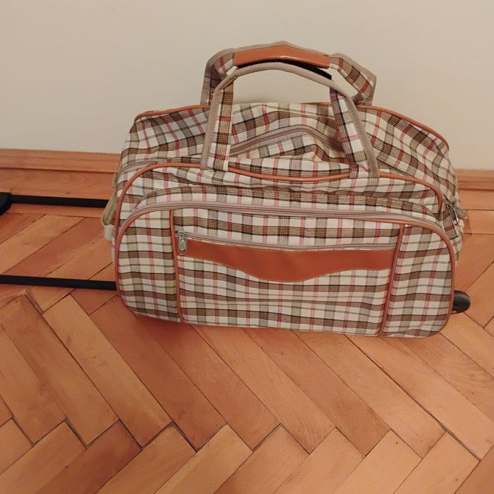 Geantă de voiaj tip troller