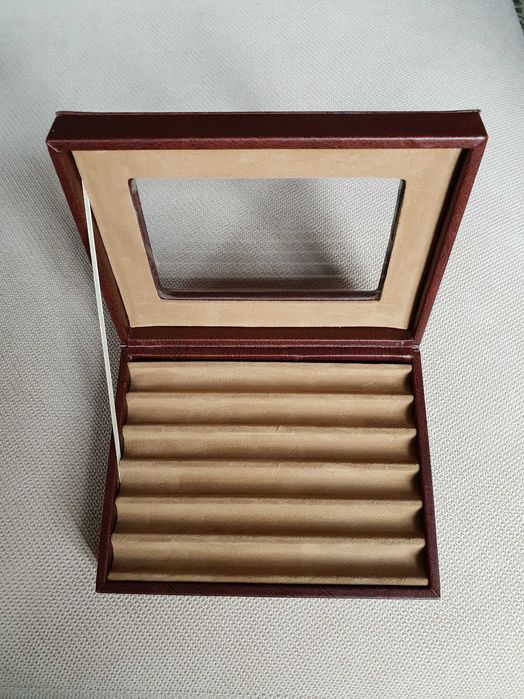 Cutie-vitrina pentru 6 stilouri