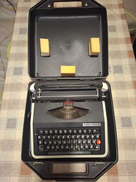 Пишеща машина Хеброс 1300 Ф