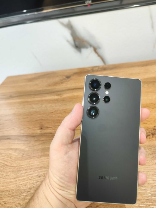 Продаю Samsung Galaxy S25 Ultra 256 ГБ в цвете Titanium.
