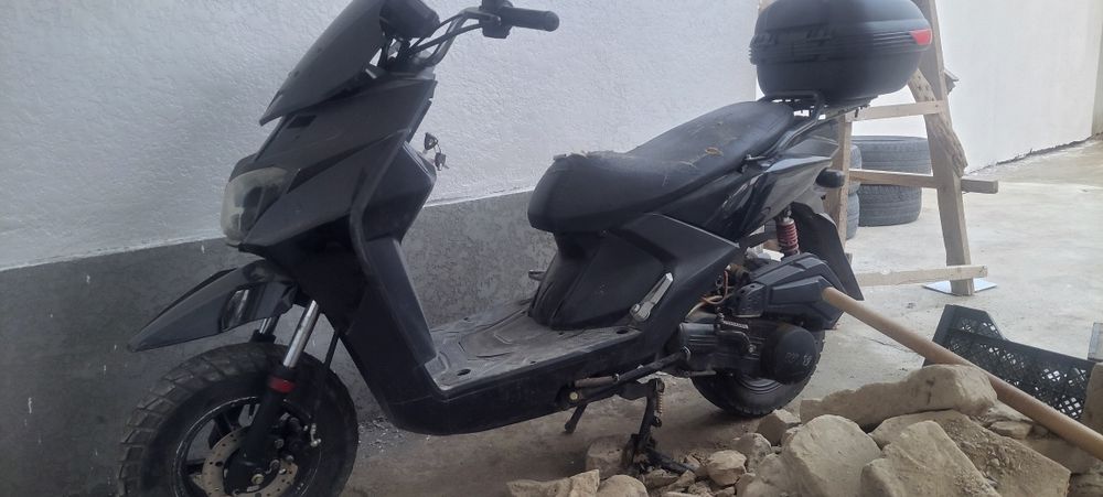 Скутер сотилади 100га 2 литр бензин йейди