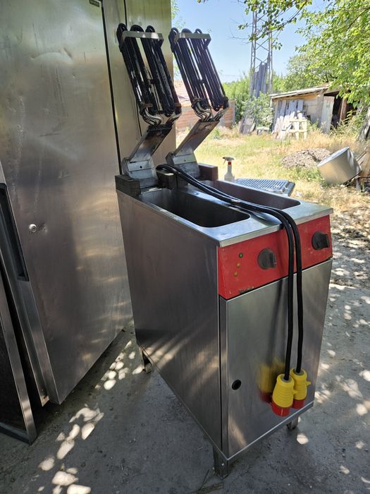 Фритюрник на база професионален на ток трифазен 2х12 литра втора употр