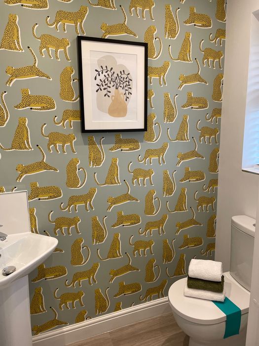 Полагане на шпакловки / бои / тапети