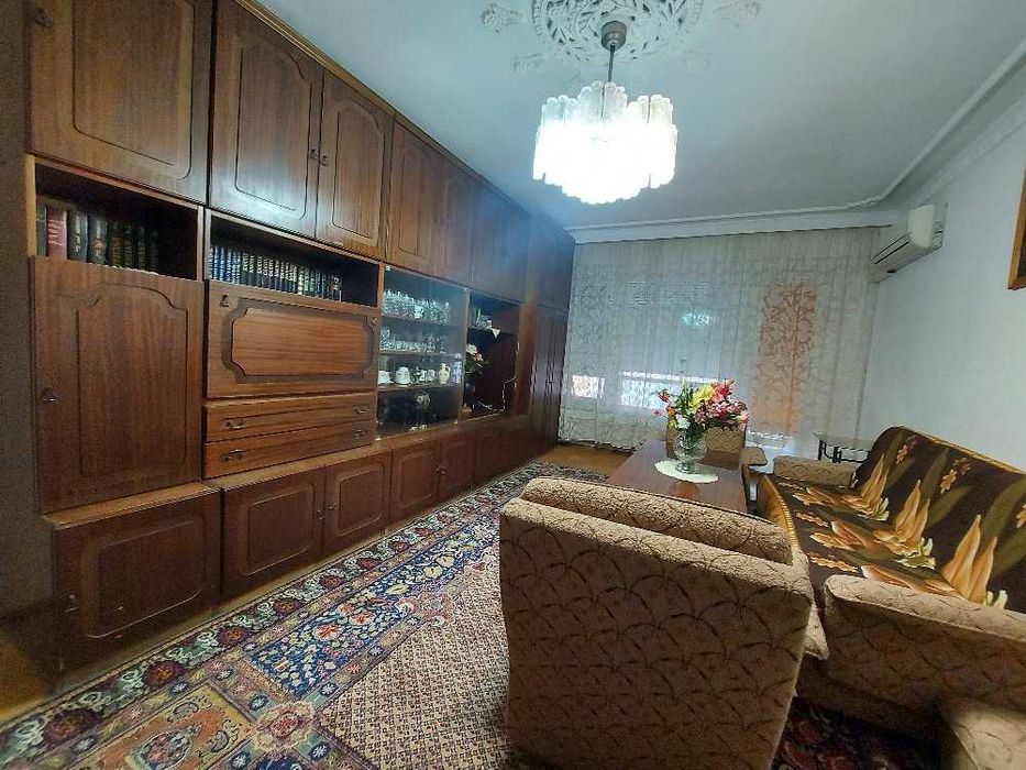 Дава се под наем Двустаен апартамент в Бургас, Славейков - 60 кв.м за 250 € - Снимка #2