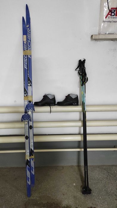 Комплект: лыжи Fischer LS Crown (Австрия), ботинки 38р, палки.