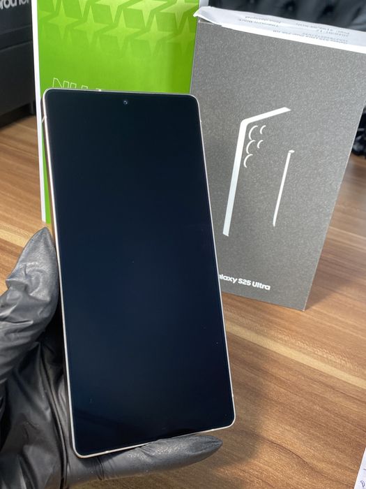 Samsung Galaxy s25 ultra • 256 GB • Titanium Black