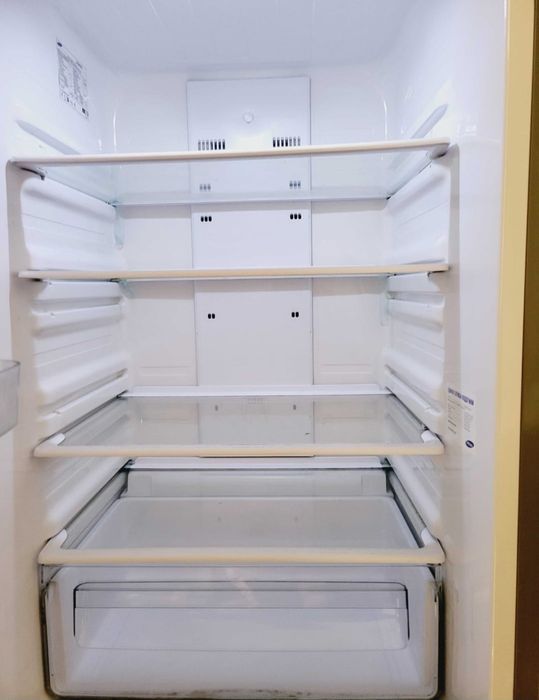 Продам рабочий холодильник самсунг