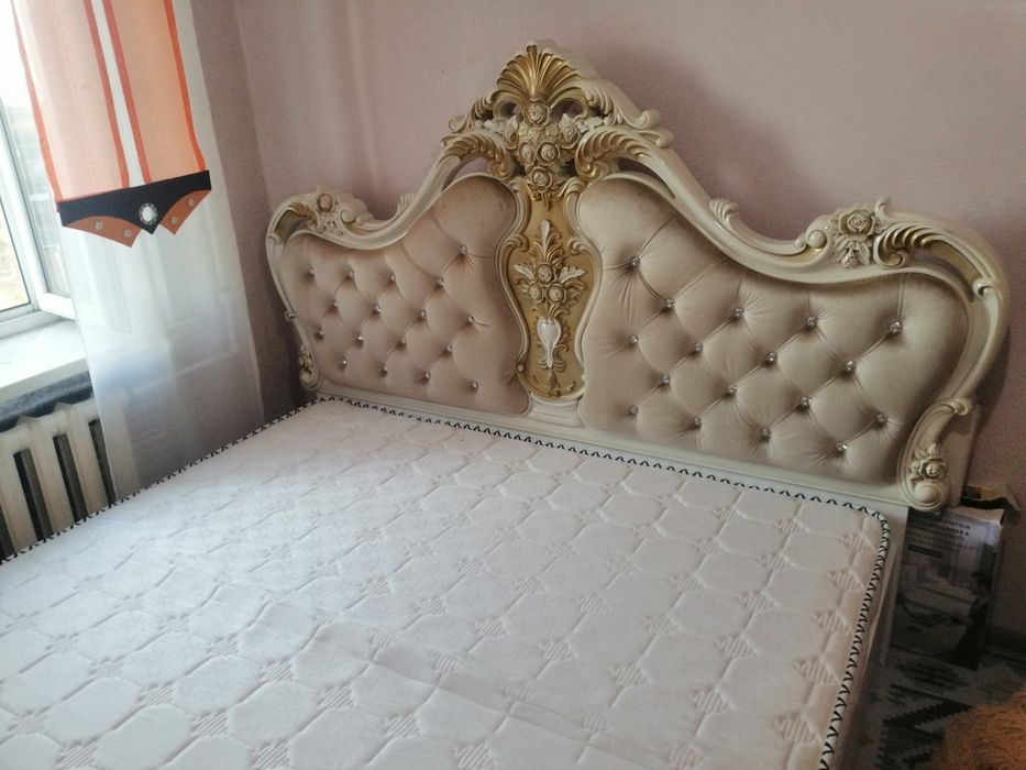 Спальный кровать