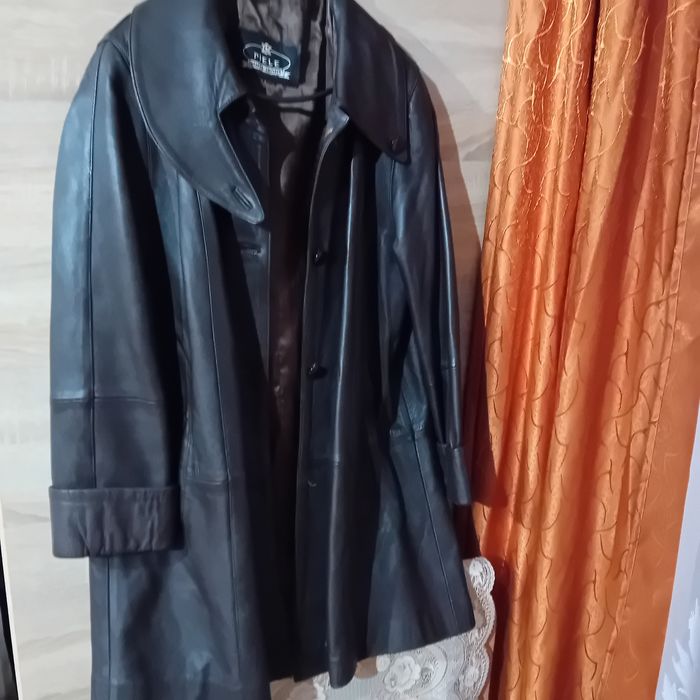 Haina din piele naturala ,noua, 200 ron