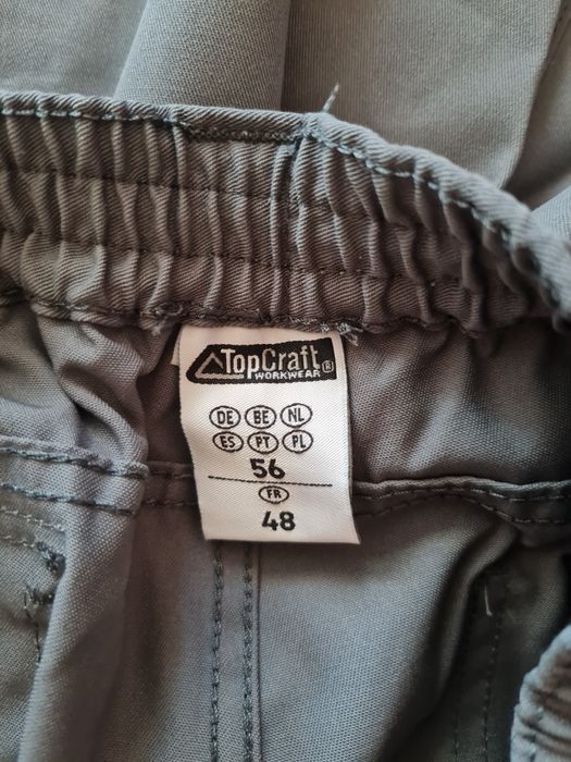 Къси работни панталони.