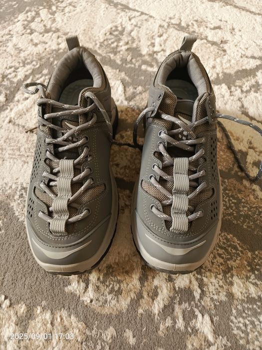 Продам кроссовки летние